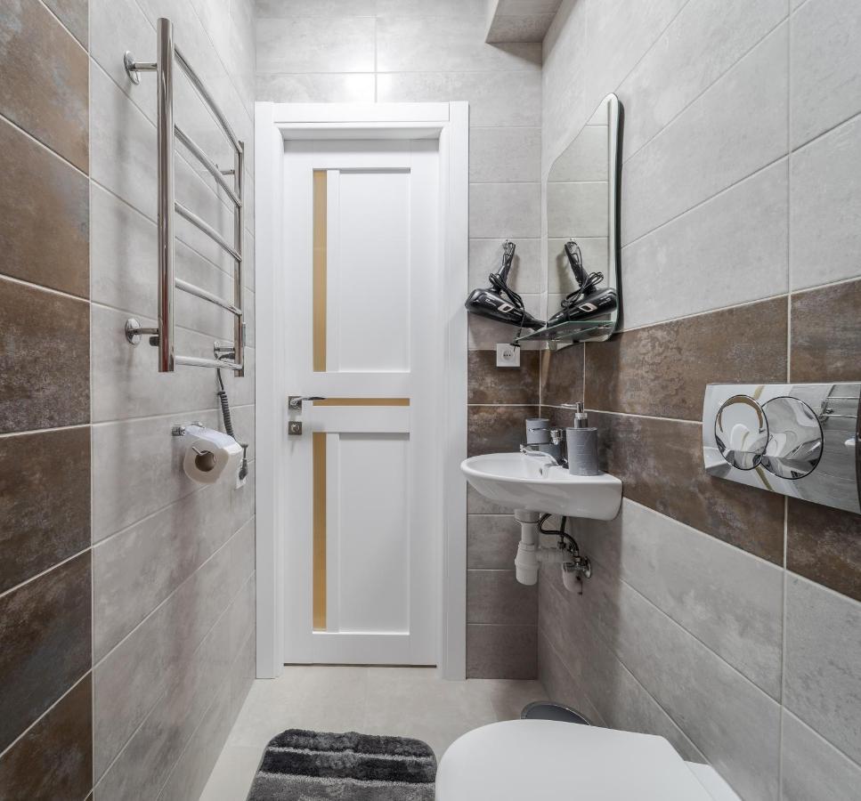 Golden Violin ! Apartments Lviv S ภายนอก รูปภาพ